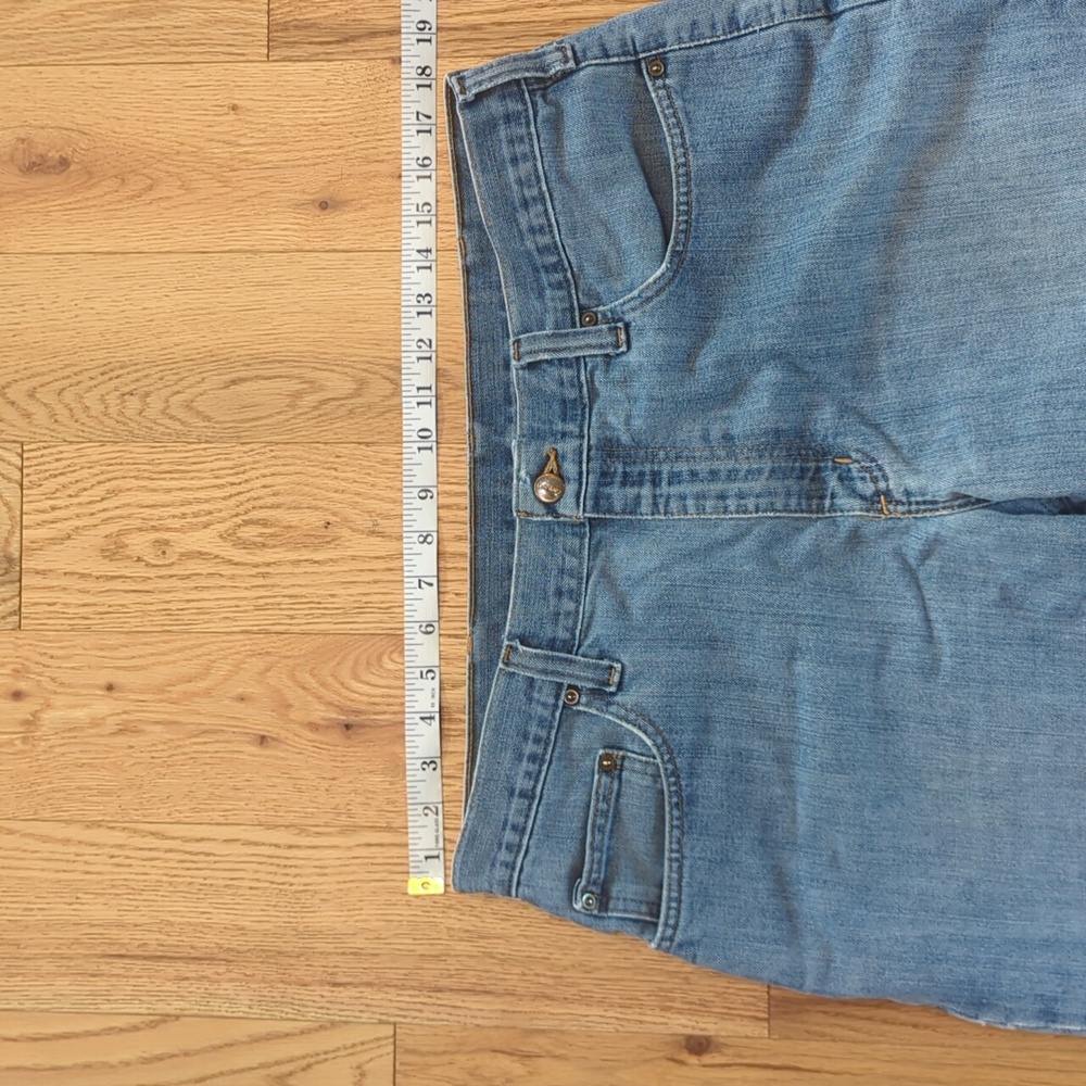 Carhartt. Relaxed Fit Jeans. Size 36 x 30. - Picture 2 of 10